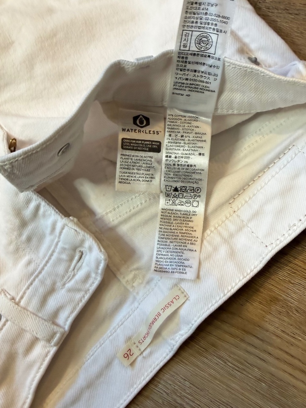 Levi's Classic Bermuda Denim Shorts | Size 26 | White/Off-White | Sewn-in Cuff - Picture 3 of 10